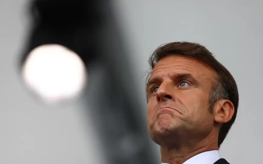 Macron's rating drops to record low